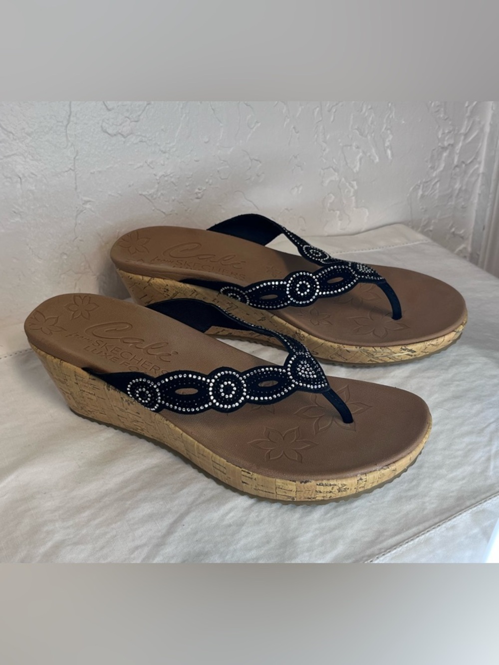 Cali Skechers Beverlee Luxe FoamWedge Black Rhinestone Cork-Look Sole Sandals